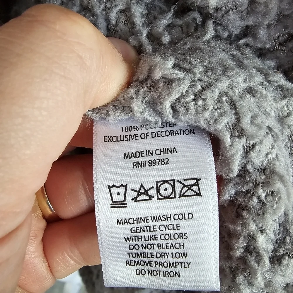 Natori Fuzzy Gray Pocket Cardigan Jacket